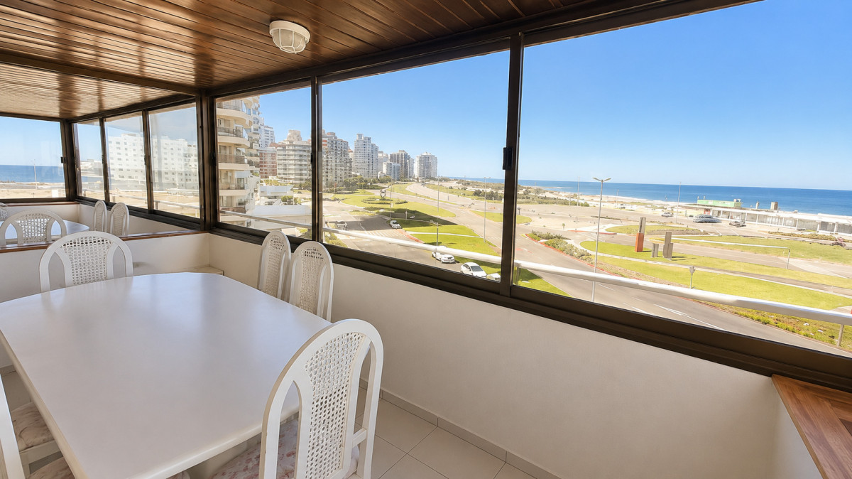 Apartamento ID.21097559 - Apartamento esquinero frente a Playa Brava