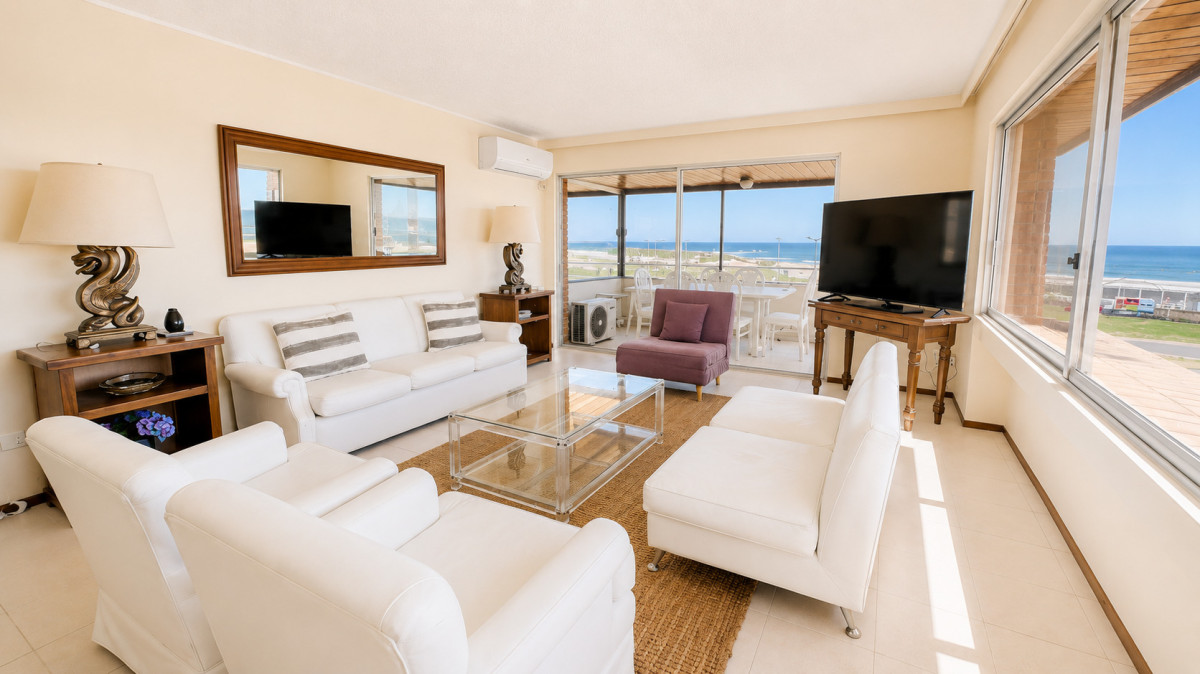 Apartamento ID.21097559 - Apartamento esquinero frente a Playa Brava