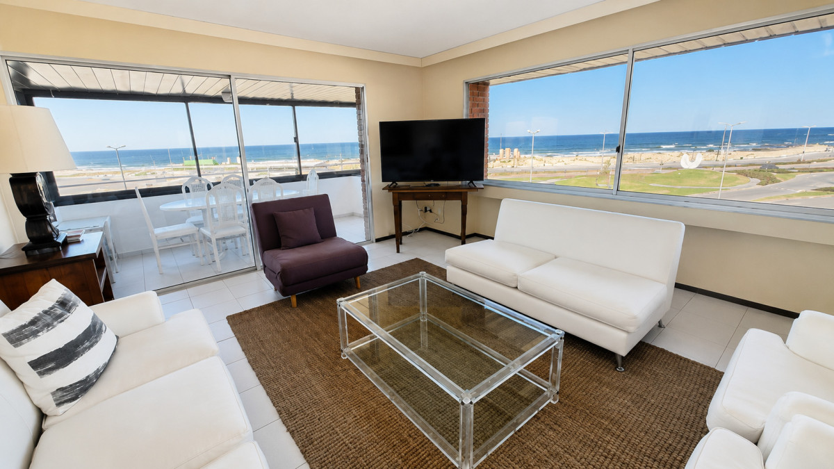Apartamento ID.21097559 - Apartamento esquinero frente a Playa Brava