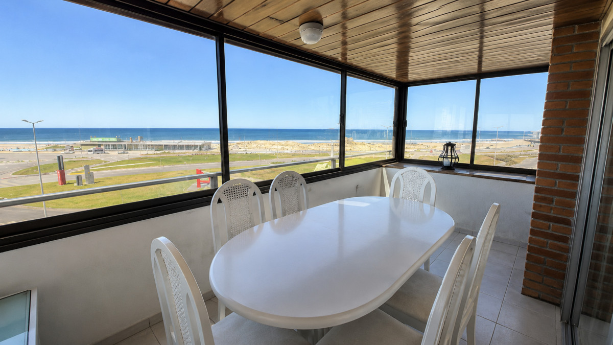 Apartamento ID.21097559 - Apartamento esquinero frente a Playa Brava