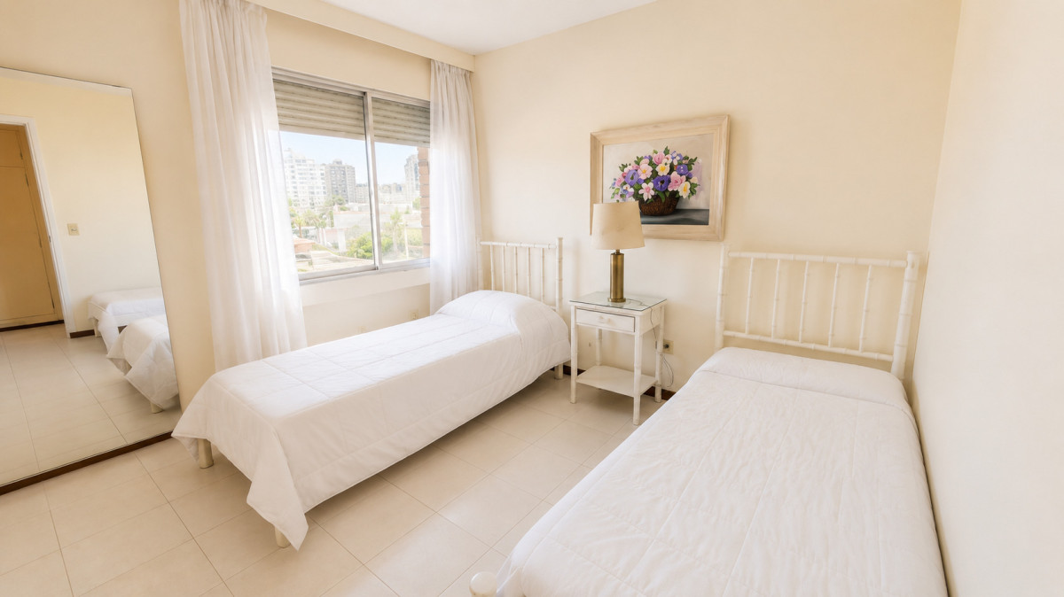 Apartamento ID.21097559 - Apartamento esquinero frente a Playa Brava