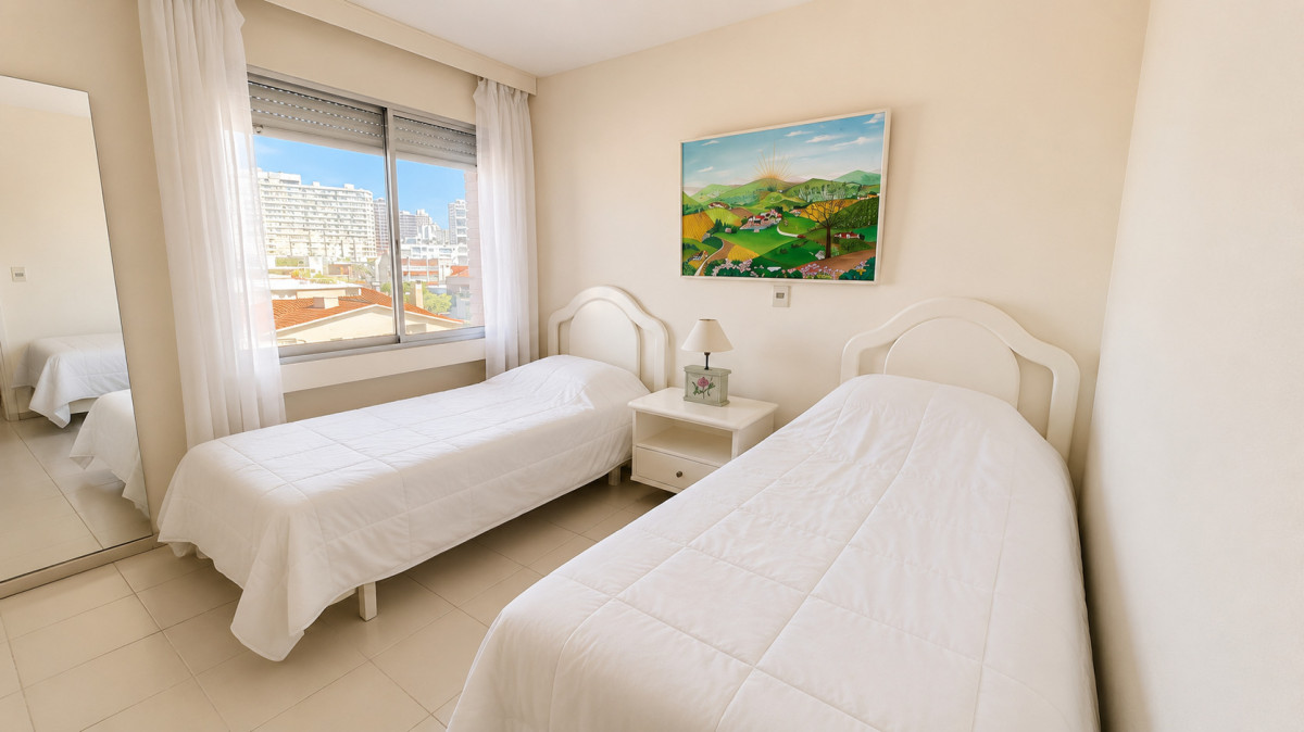 Apartamento ID.21097559 - Apartamento esquinero frente a Playa Brava