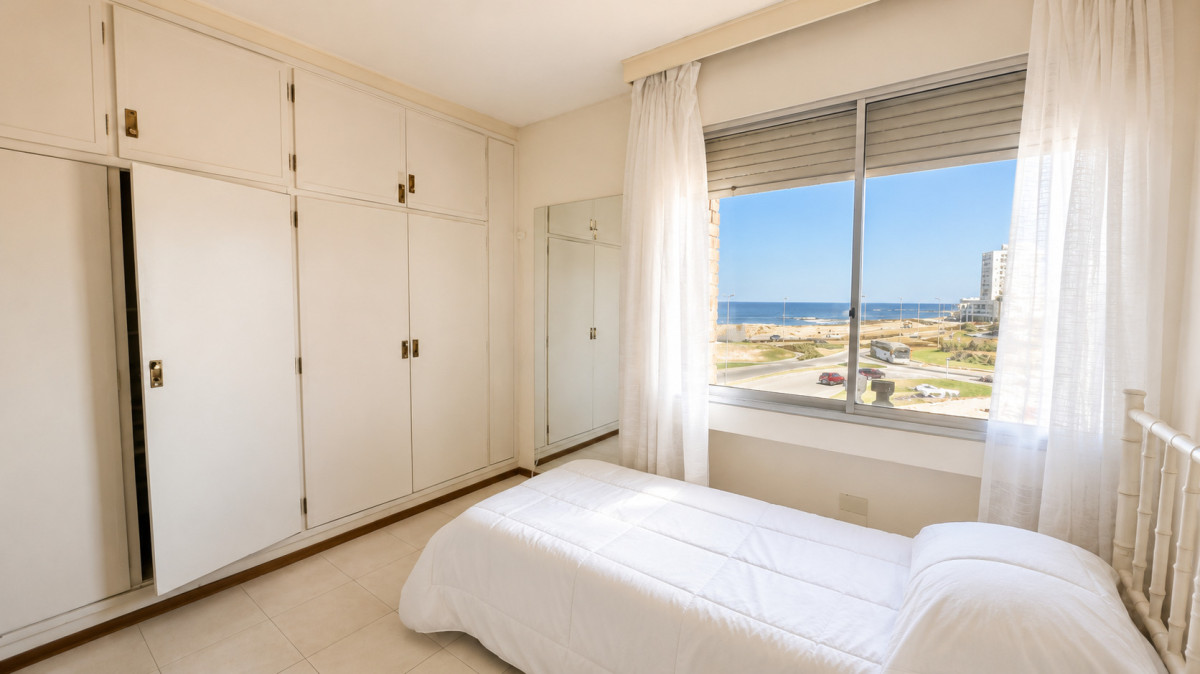 Apartamento ID.21097559 - Apartamento esquinero frente a Playa Brava