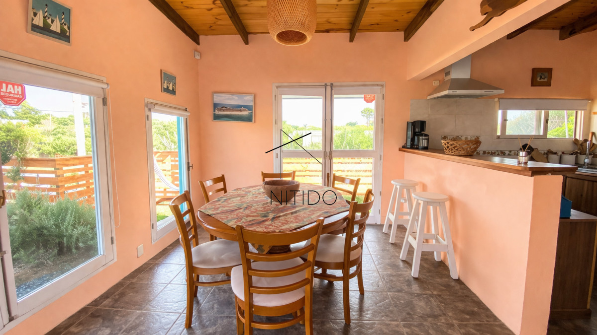 Casa ID.562 - Cómoda casa ubicada a 100 mts del mar en Balneario Buenos Aires