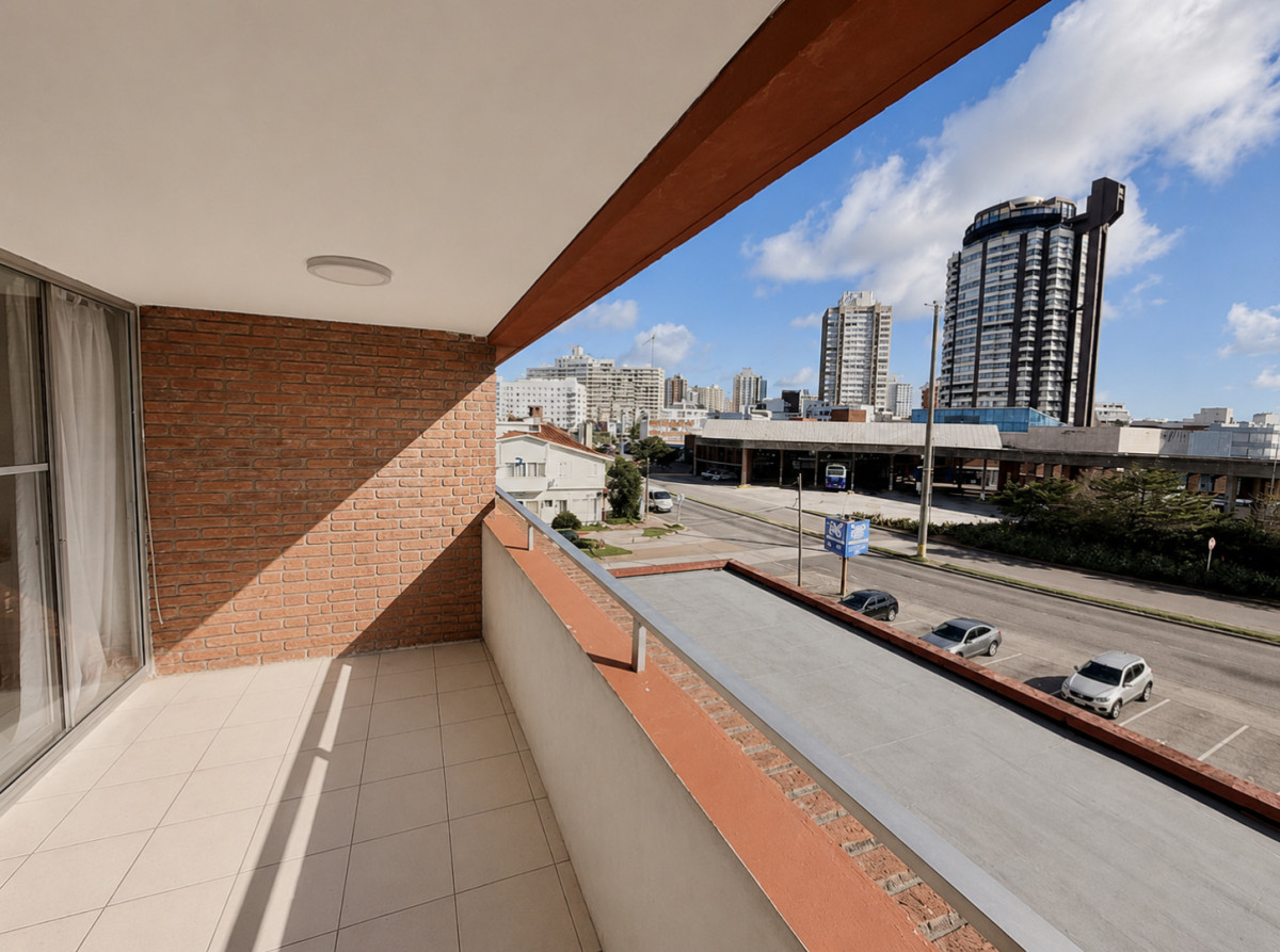 Apartamento ID.437 - Apartamento de 2 dormitorios con amplia planta en Brava