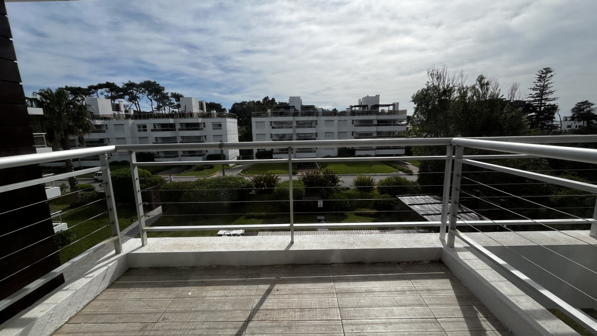 Apartamento ID.133 - Moderno apartamento con terraza y parrillero en alquiler de temporada