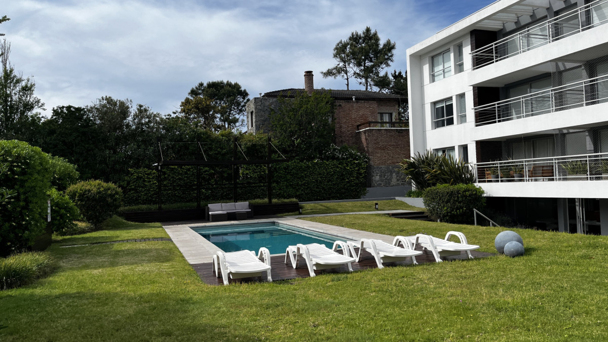 Apartamento ID.133 - Moderno apartamento con terraza y parrillero en alquiler de temporada