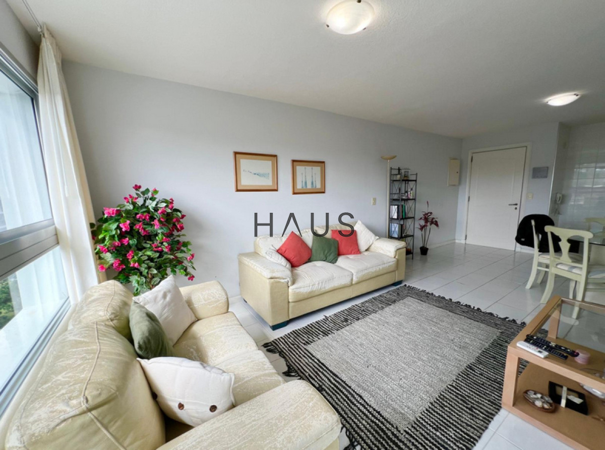 Apartamento ID.13 - apartamento en venta de 2 dormitorios, 2 baños en Playa Mansa, a 100 mts del mar 