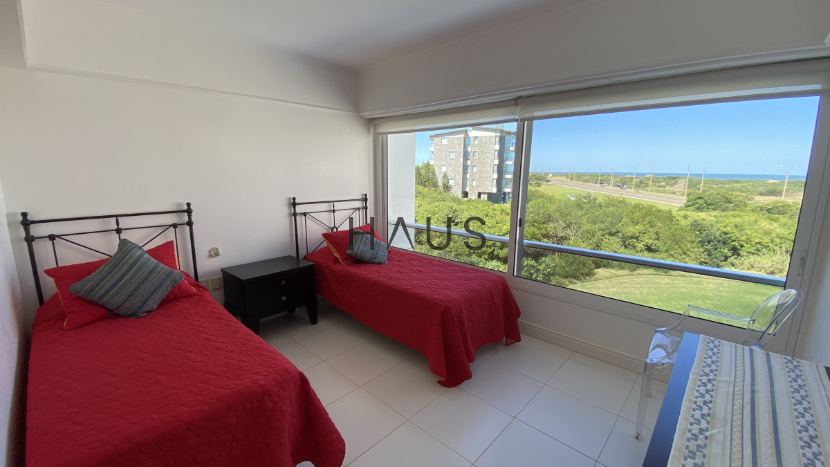 Apartamento ID.279 - Amplio y renovado apartamento frente al mar en Playa Brava