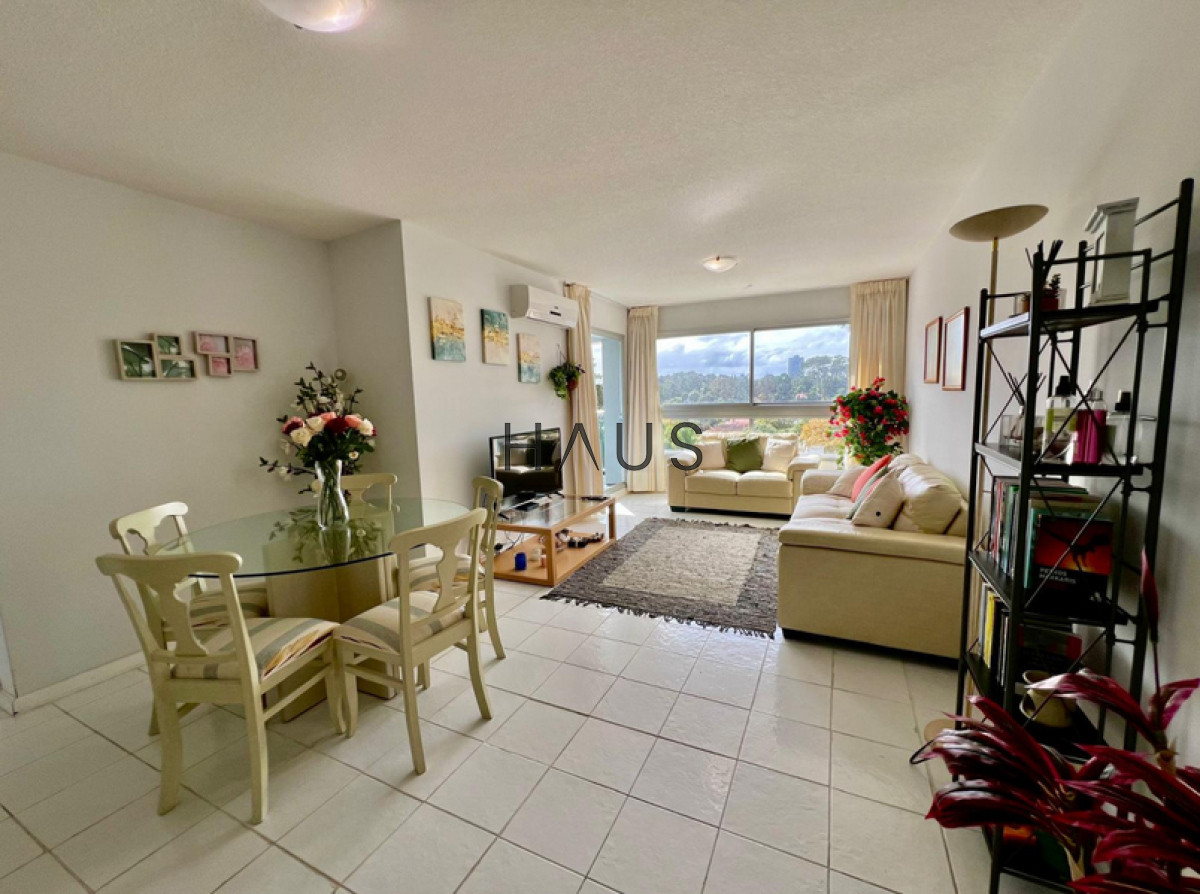 Apartamento ID.13 - apartamento en venta de 2 dormitorios, 2 baños en Playa Mansa, a 100 mts del mar 