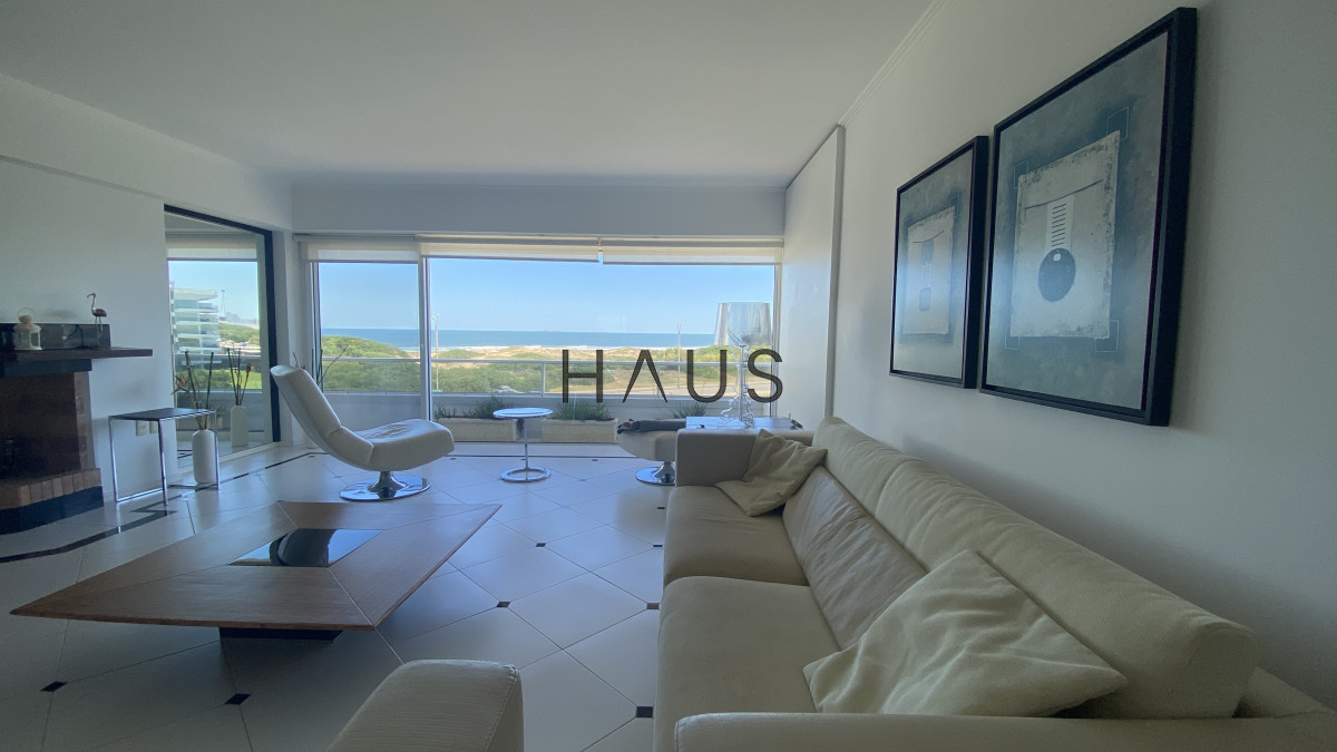 Apartamento ID.279 - Amplio y renovado apartamento frente al mar en Playa Brava