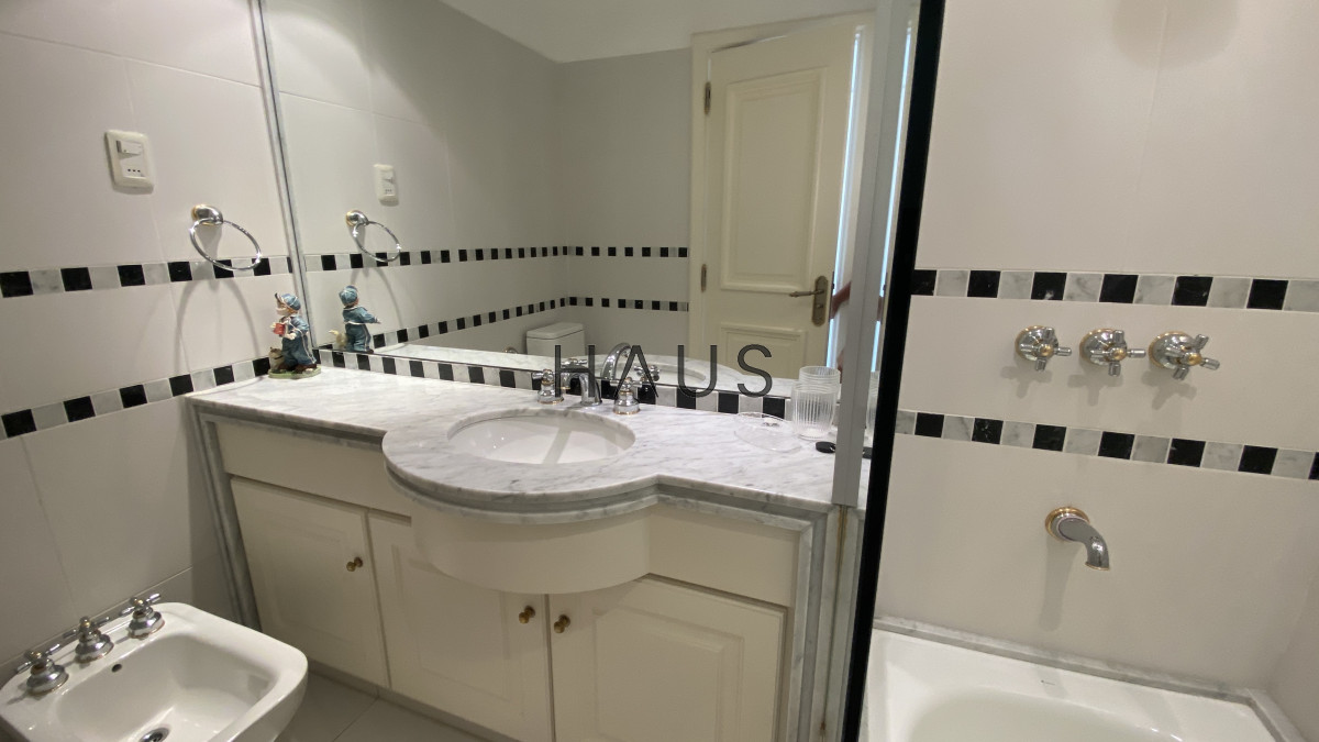 Apartamento ID.279 - Amplio y renovado apartamento frente al mar en Playa Brava
