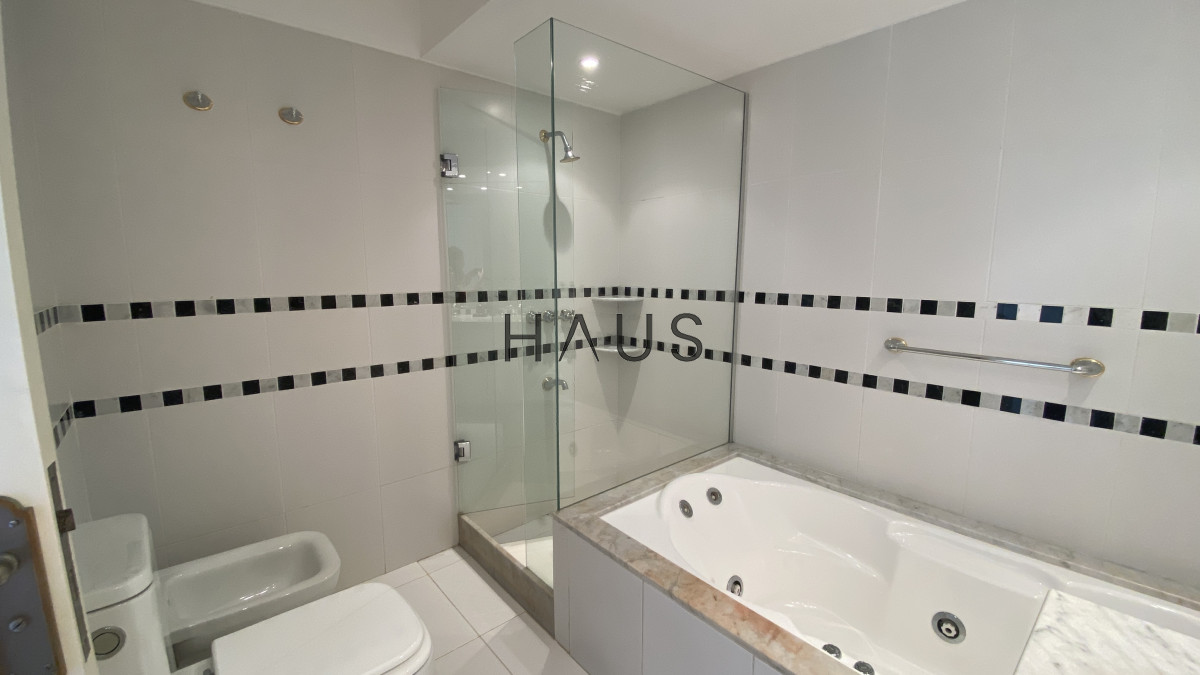 Apartamento ID.279 - Amplio y renovado apartamento frente al mar en Playa Brava