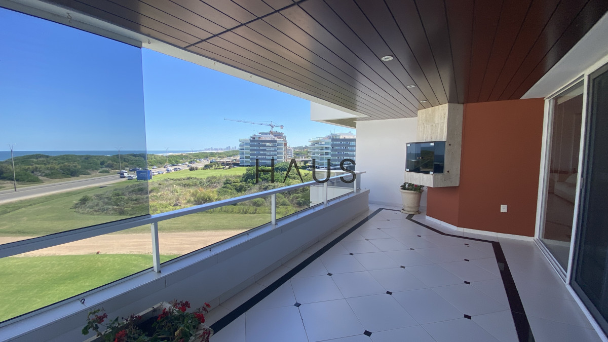 Apartamento ID.279 - Amplio y renovado apartamento frente al mar en Playa Brava