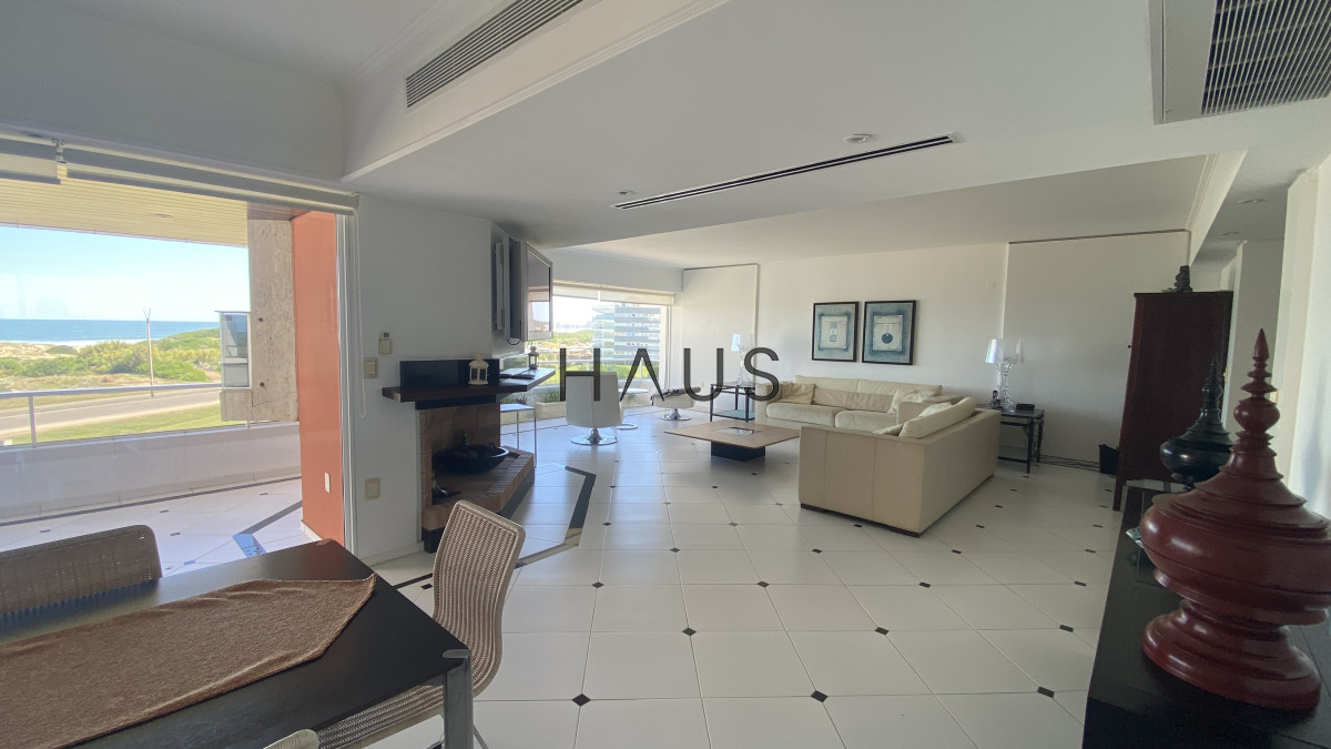 Apartamento ID.279 - Amplio y renovado apartamento frente al mar en Playa Brava