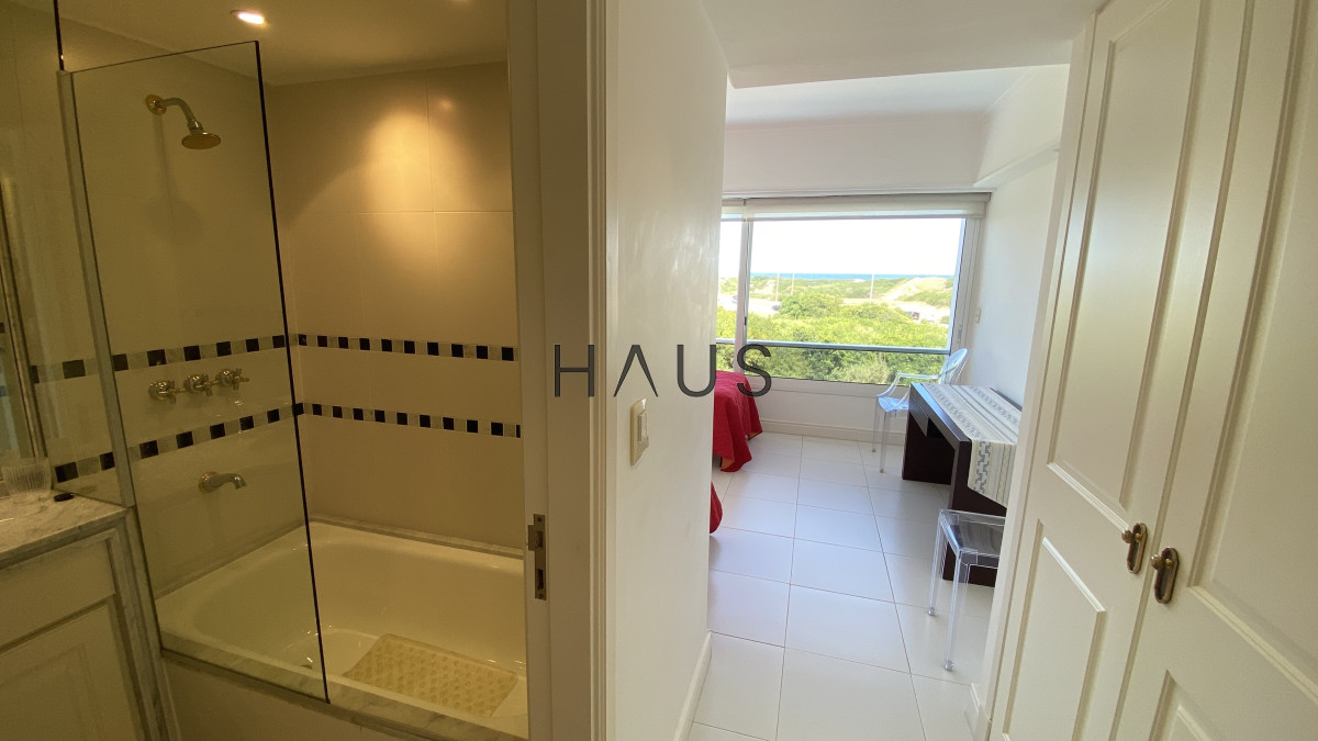 Apartamento ID.279 - Amplio y renovado apartamento frente al mar en Playa Brava