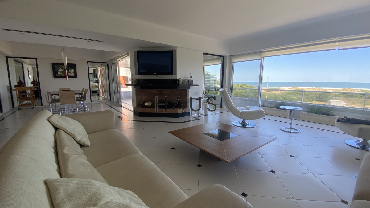 Apartamento ID.279 - Amplio y renovado apartamento frente al mar en Playa Brava