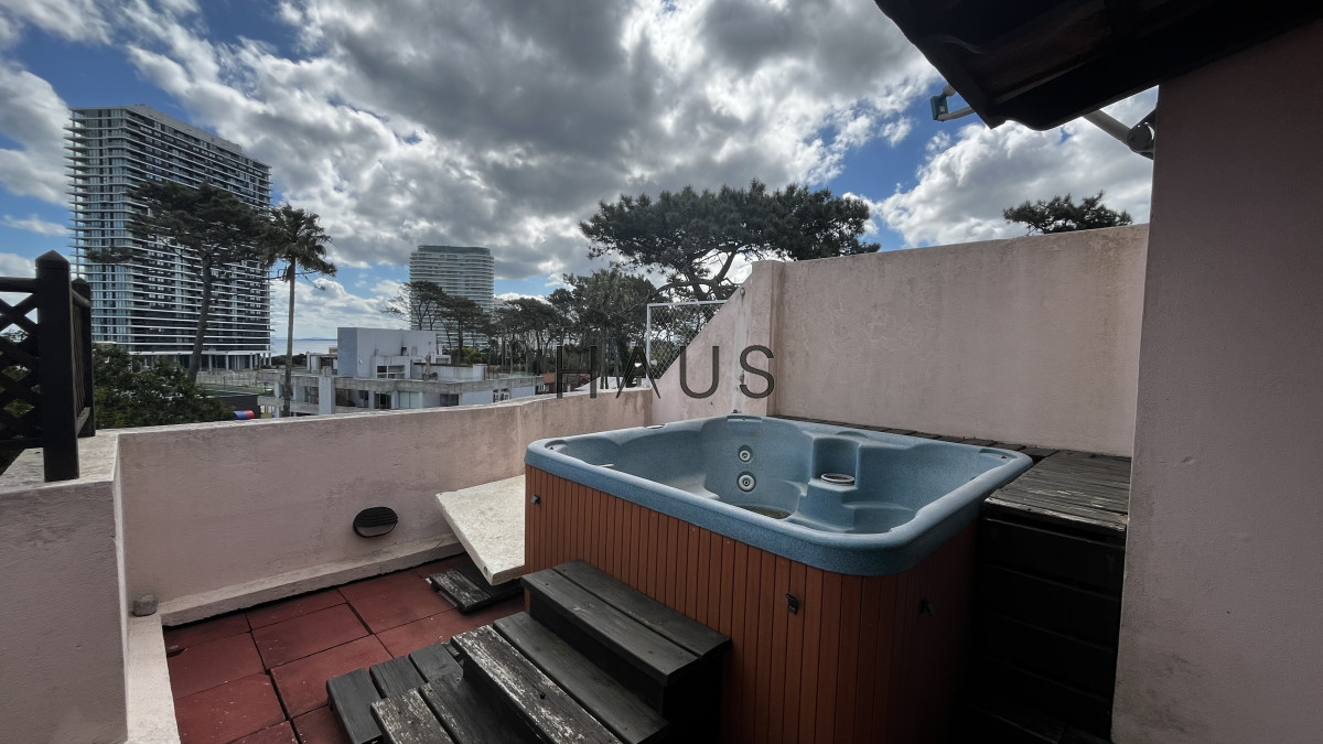 Apartamento ID.215 - Penthouse de  3 dormitorios a pasos de playa mansa 