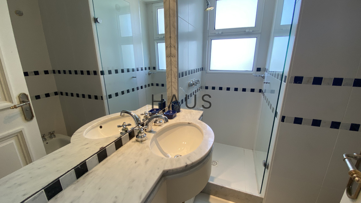 Apartamento ID.279 - Amplio y renovado apartamento frente al mar en Playa Brava
