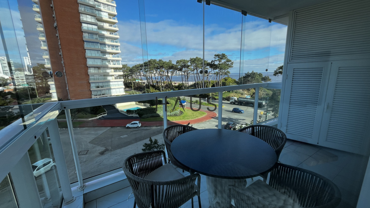 Apartamento ID.384 - Moderno 2 Dorm + Terraza en Paramount Tower - Playa Mansa, Punta del Este
