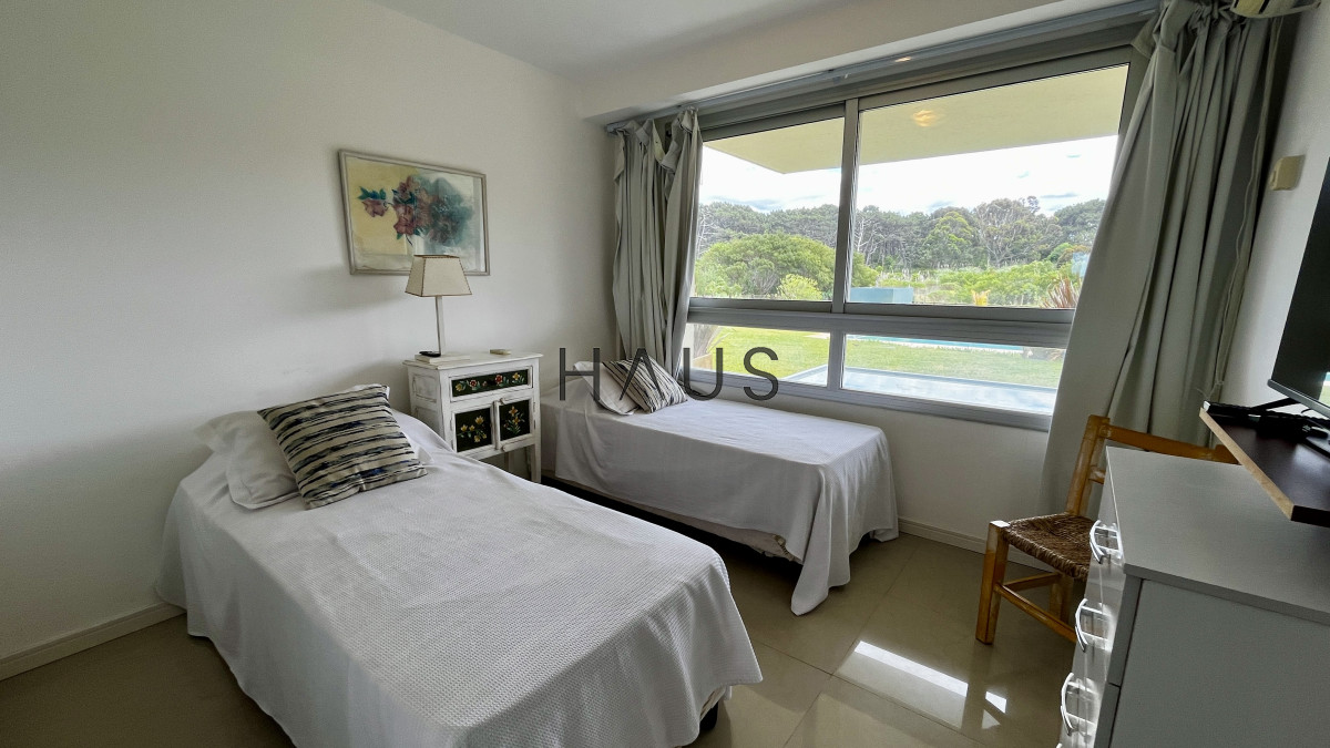 Apartamento ID.298 - Apartamento en venta - Playa Brava, primera línea