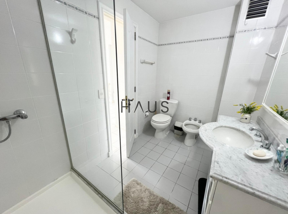 Apartamento ID.13 - apartamento en venta de 2 dormitorios, 2 baños en Playa Mansa, a 100 mts del mar 