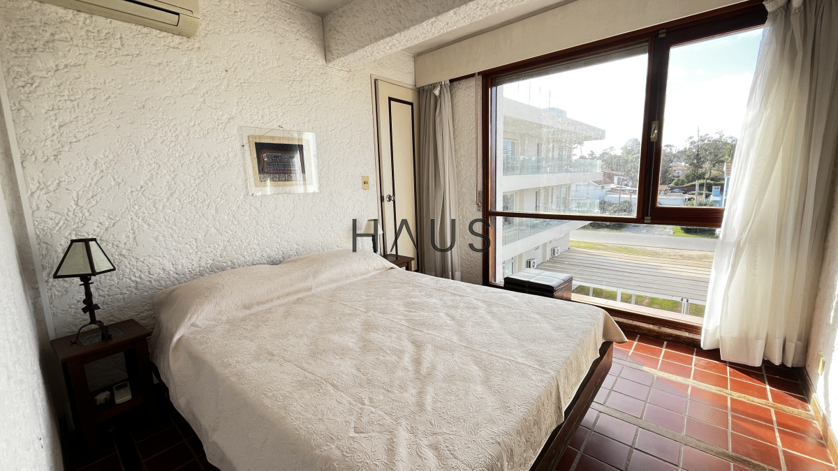 Apartamento ID.1 - 1 dormitorio y 2 baños en Playa Mansa - Primera linea al mar 