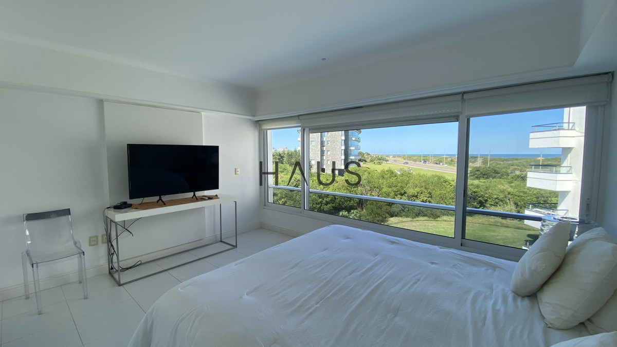 Apartamento ID.279 - Amplio y renovado apartamento frente al mar en Playa Brava