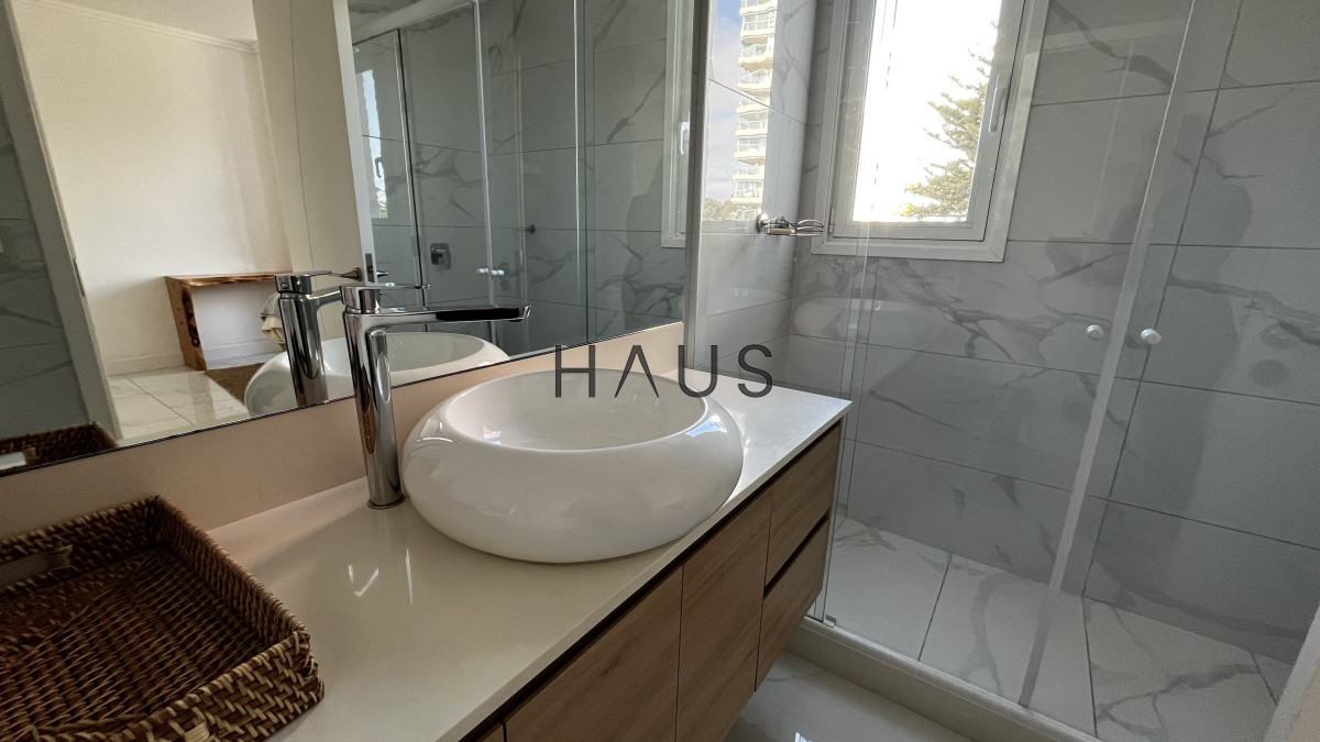 Apartamento ID.384 - Moderno 2 Dorm + Terraza en Paramount Tower - Playa Mansa, Punta del Este