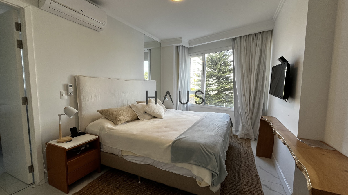 Apartamento ID.384 - Moderno 2 Dorm + Terraza en Paramount Tower - Playa Mansa, Punta del Este