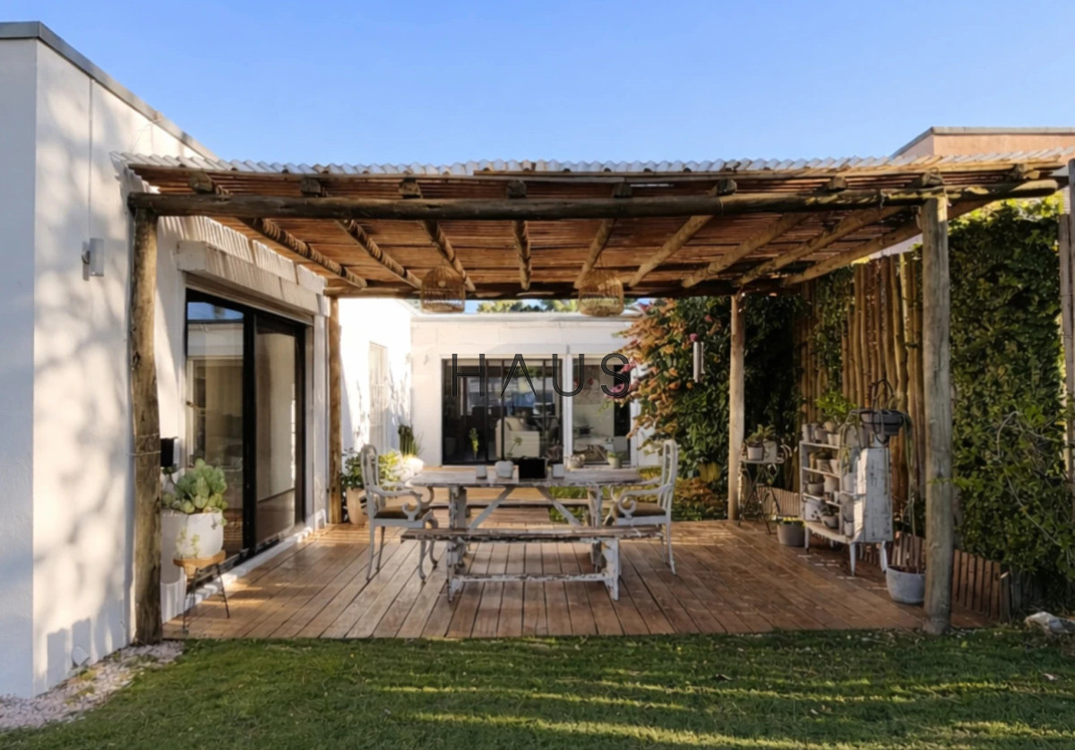 Casa ID.777 - Casa en Venta en Parque Burnett | Entorno natural y gran terreno