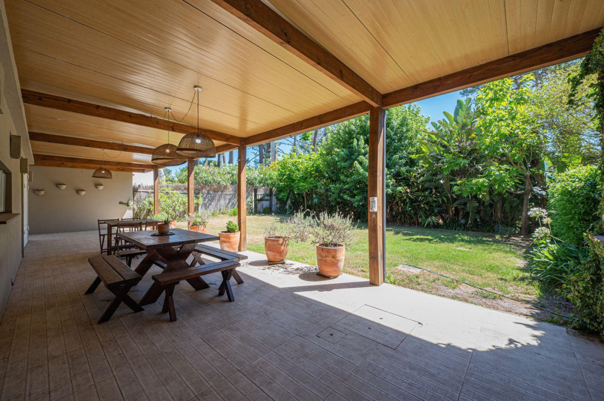 Casa ID.979 - Casa en venta - Parada 29 de Playa Brava