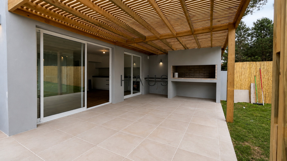 Casa ID.830 - Casa de 3 dormitorios con parrillero y jardín
