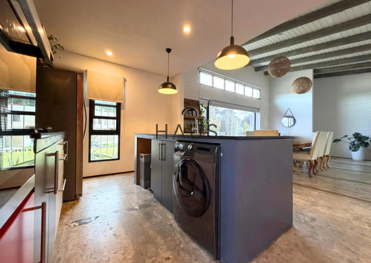 Casa ID.777 - Casa en Venta en Parque Burnett | Entorno natural y gran terreno