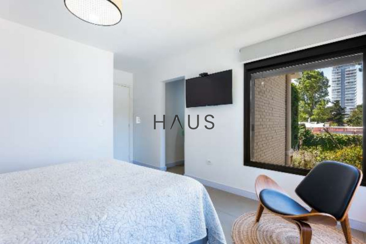 Casa ID.240 - Vacaciones perfectas en Playa Mansa: Casa moderna para 8 personas