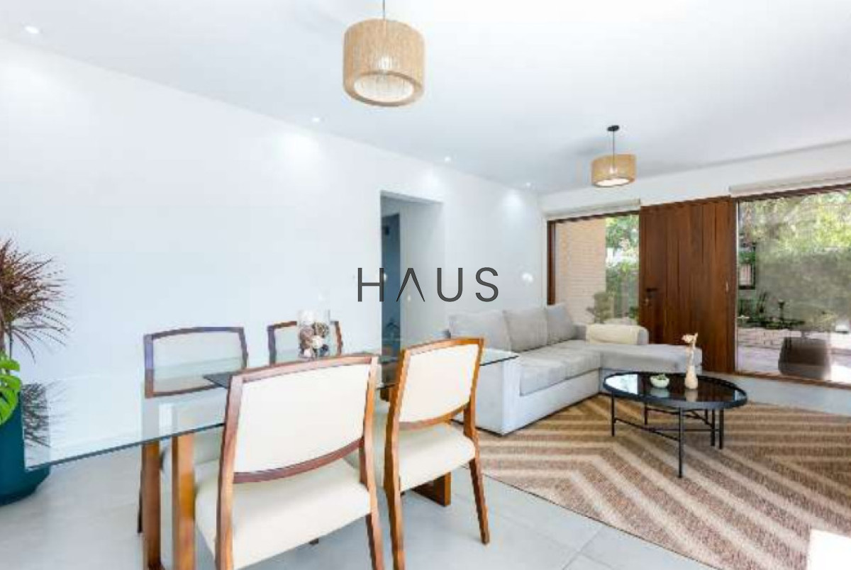 Casa ID.240 - Vacaciones perfectas en Playa Mansa: Casa moderna para 8 personas