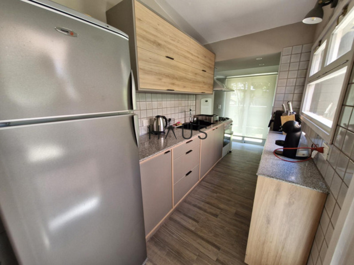 Casa ID.549 - Chalet reciclado en excelente ubicación residencial  Casa totalmente reciclada, desarrollada en una sola planta, a pasos de Av. del Mar, Bv. Artigas y