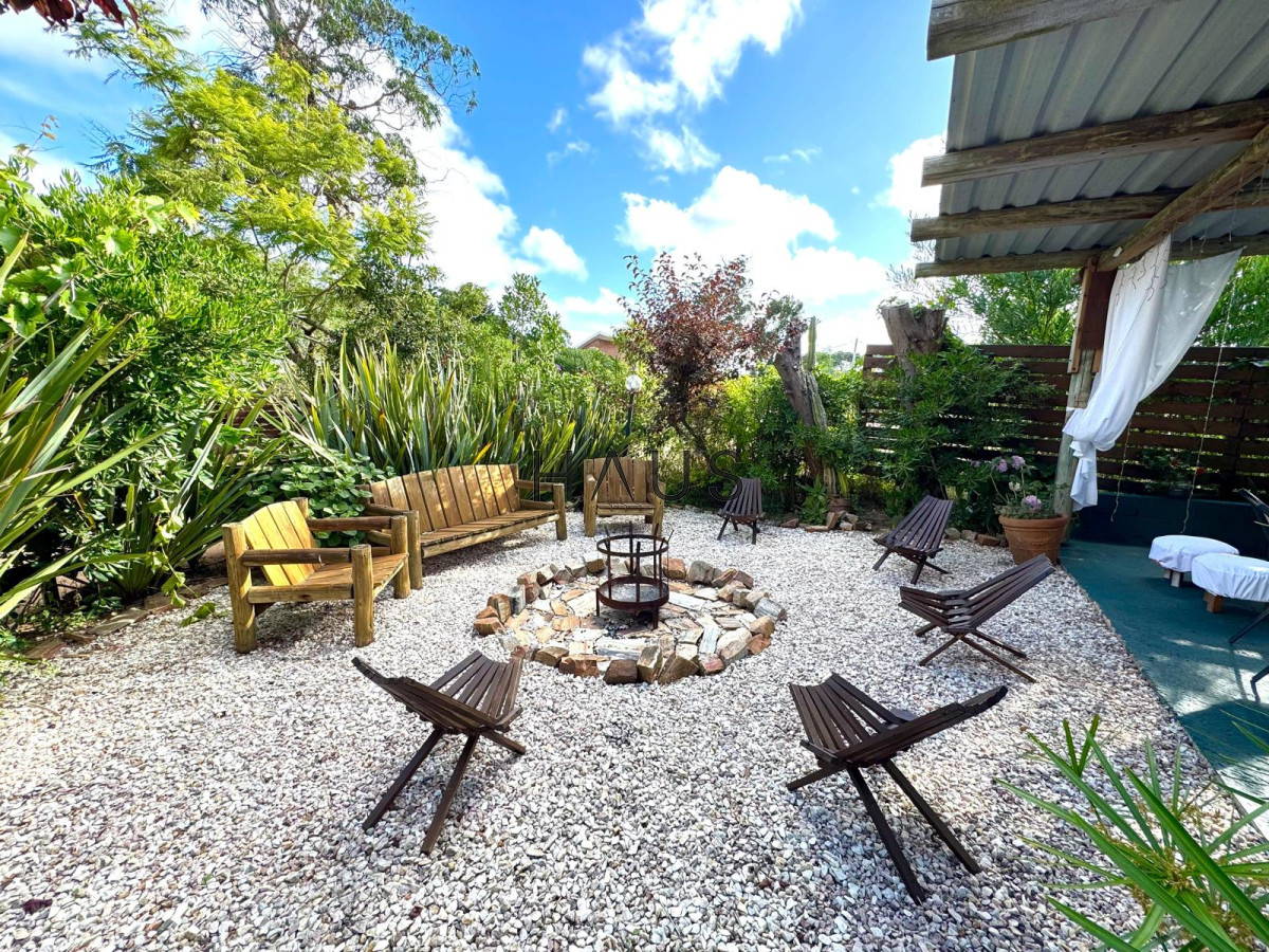 Casa ID.40 - Casa en dos plantas para alquiler de temporada – Barrio Marly, Punta del Este