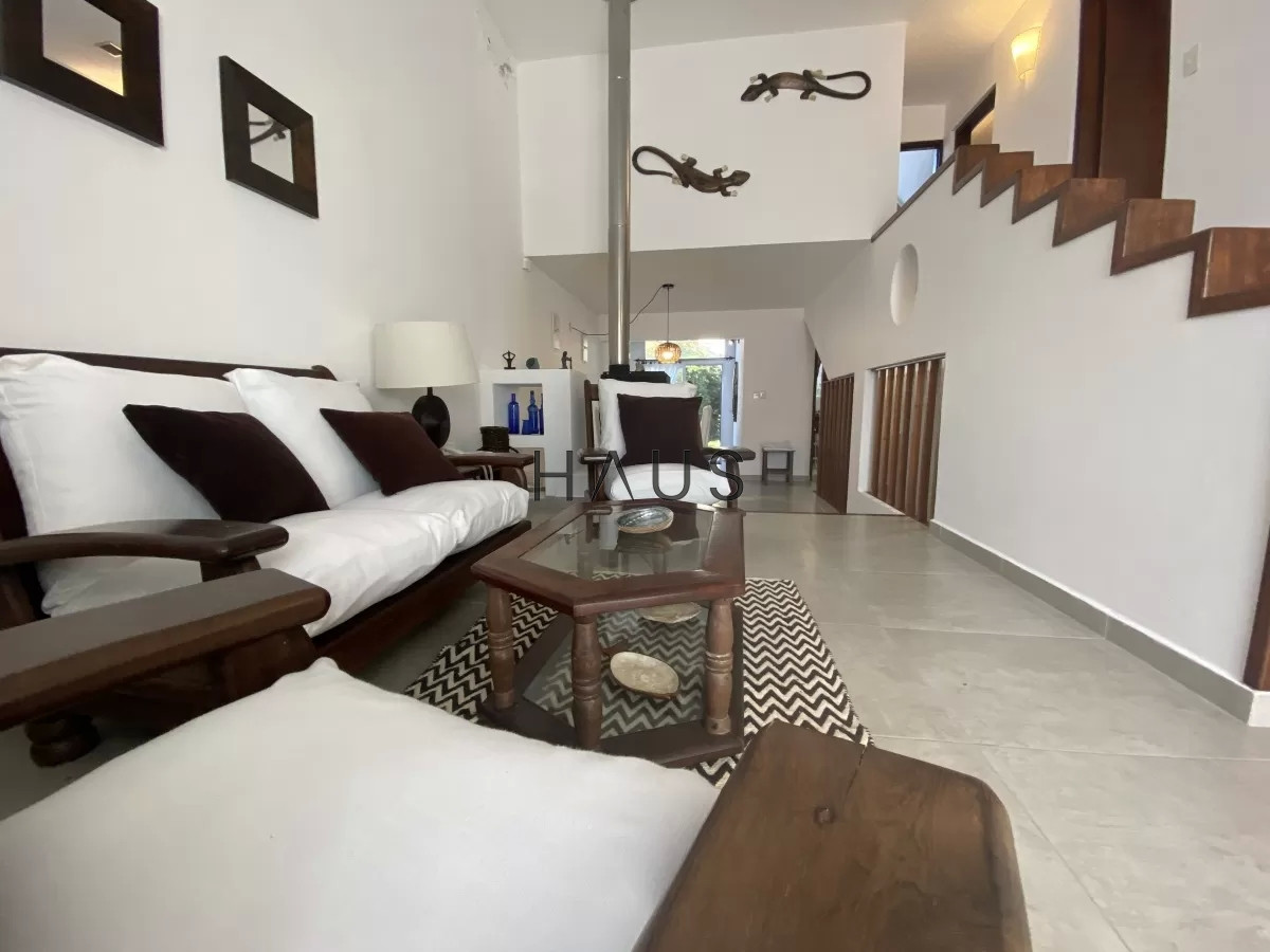 Casa ID.7 - Cómodos ambientes, propiedad ideal para vacacionar.