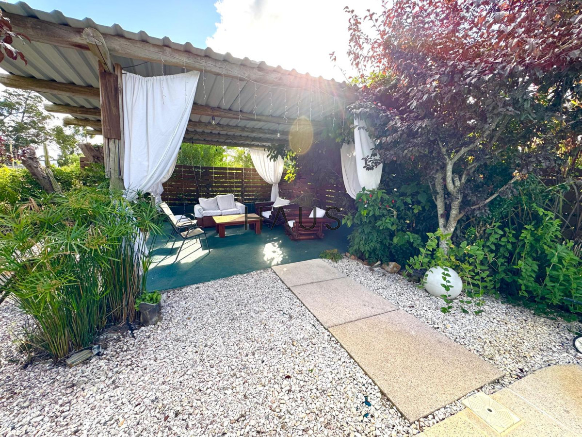 Casa ID.40 - Casa en dos plantas para alquiler de temporada – Barrio Marly, Punta del Este