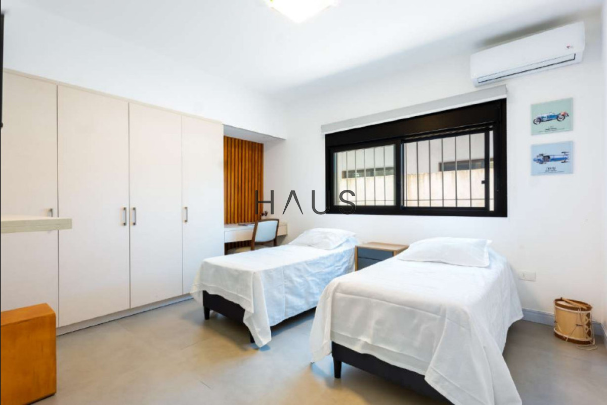 Casa ID.240 - Vacaciones perfectas en Playa Mansa: Casa moderna para 8 personas