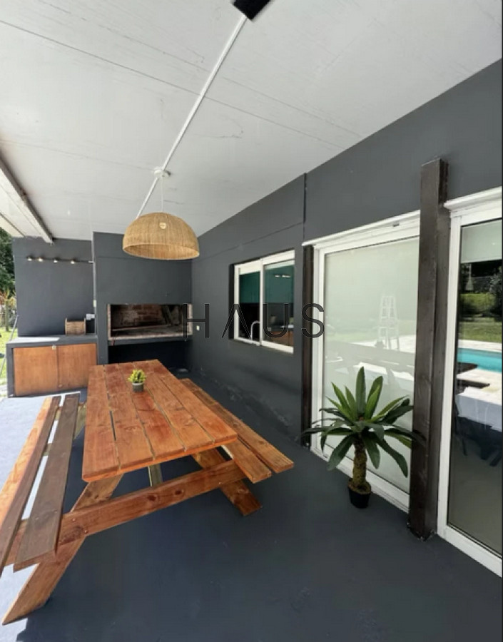 Casa ID.158 - Propiedad moderna y cómoda en entorno natural