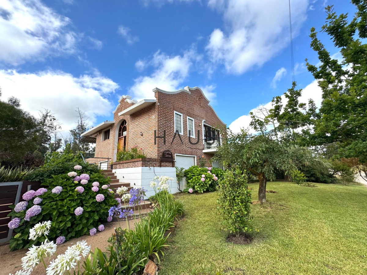 Casa ID.40 - Casa en dos plantas para alquiler de temporada – Barrio Marly, Punta del Este