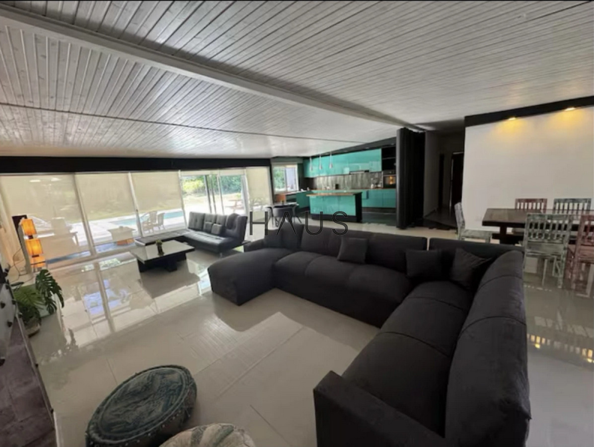 Casa ID.158 - Propiedad moderna y cómoda en entorno natural