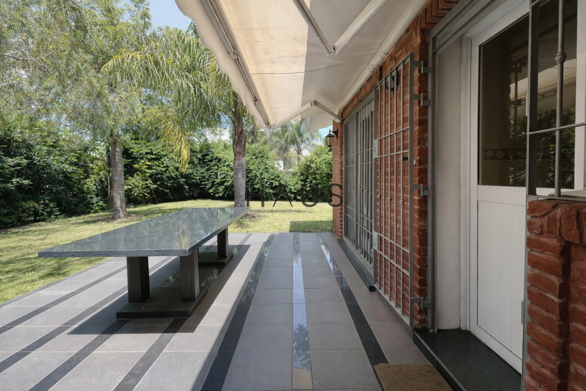 Casa ID.214 - Residencia en Playa Mansa a metros del mar