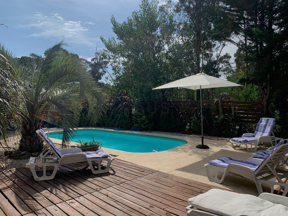 Casa ID.40 - Casa en dos plantas para alquiler de temporada – Barrio Marly, Punta del Este