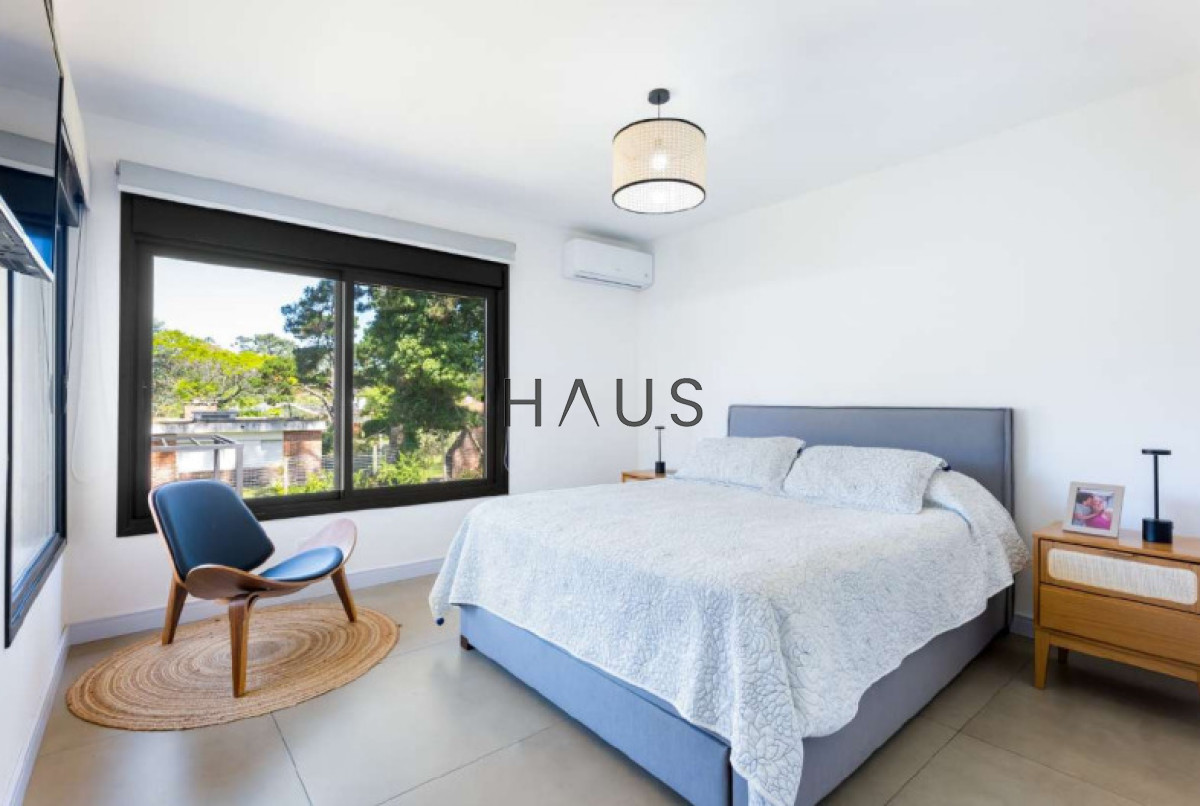 Casa ID.240 - Vacaciones perfectas en Playa Mansa: Casa moderna para 8 personas
