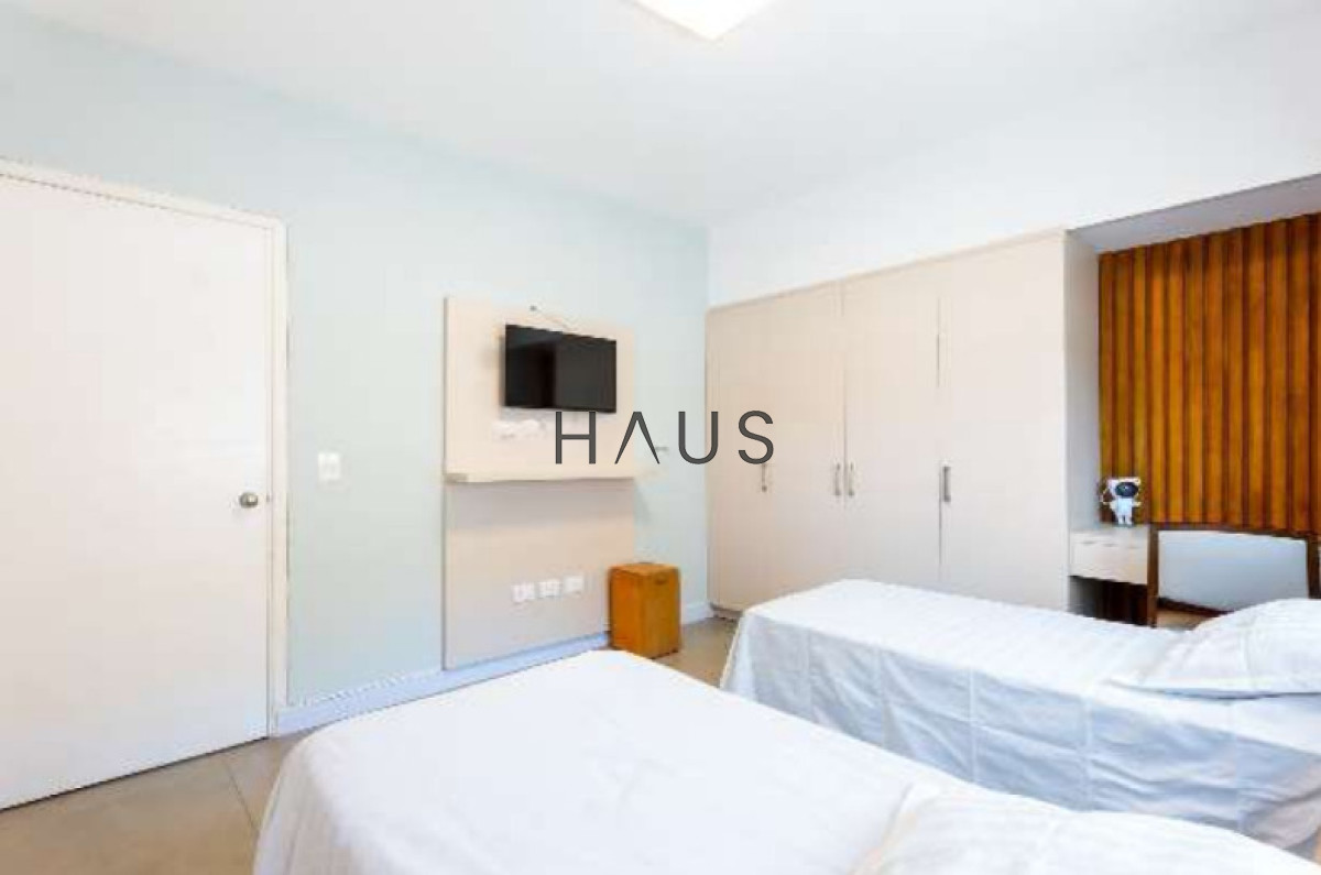 Casa ID.240 - Vacaciones perfectas en Playa Mansa: Casa moderna para 8 personas