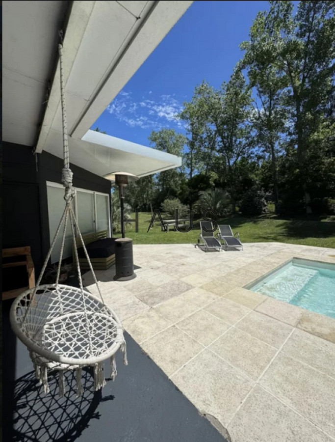 Casa ID.158 - Propiedad moderna y cómoda en entorno natural