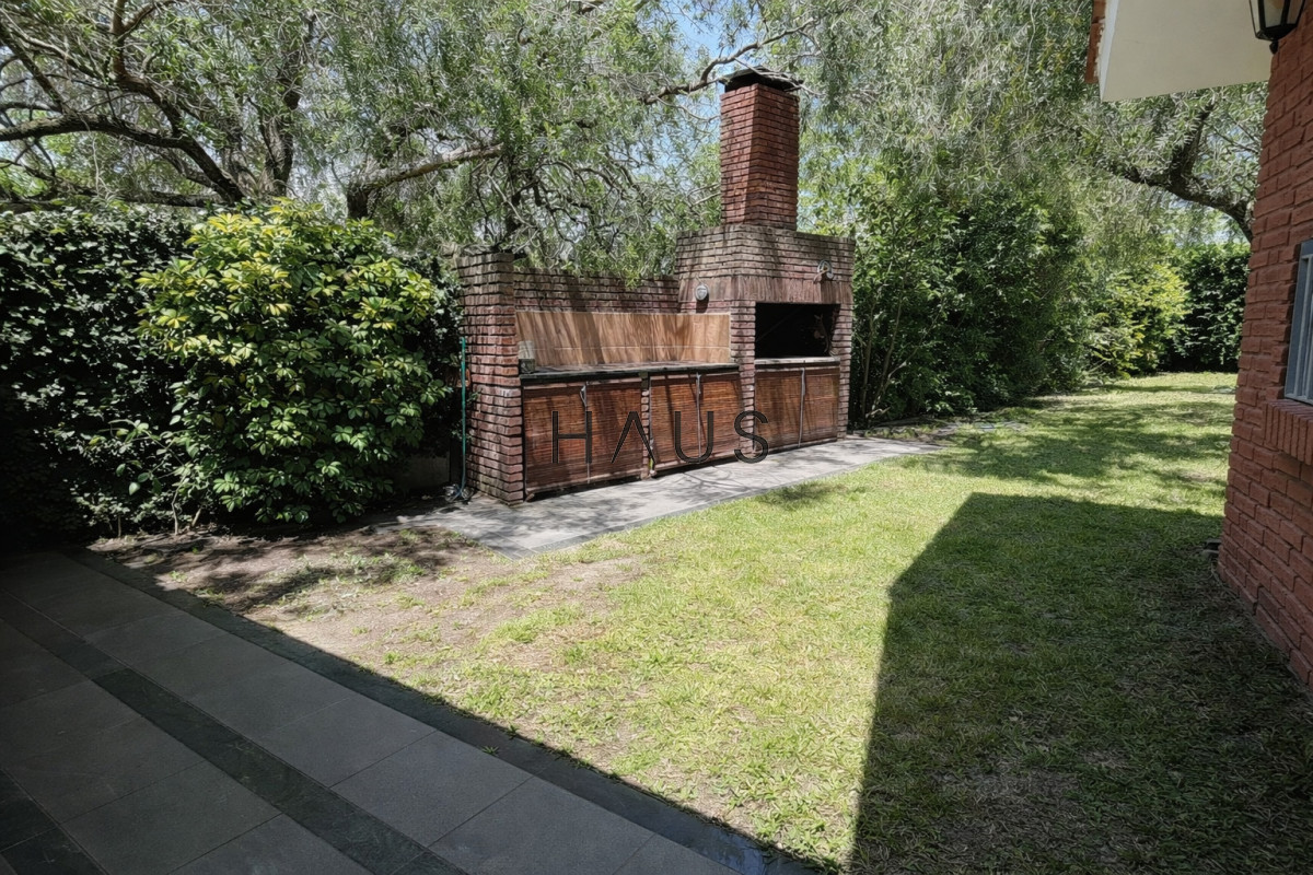 Casa ID.214 - Residencia en Playa Mansa a metros del mar